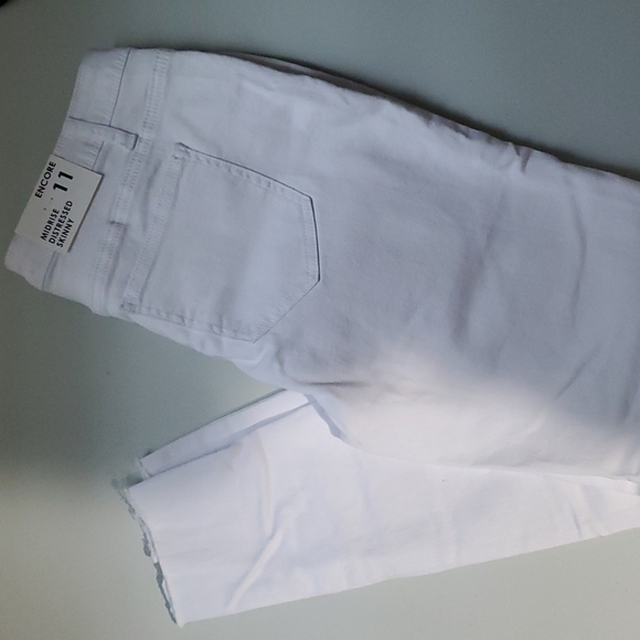 Encore Capris - Picture 5 of 5